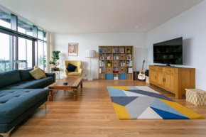 Luxury two bed apartment in Finneston beside SEC